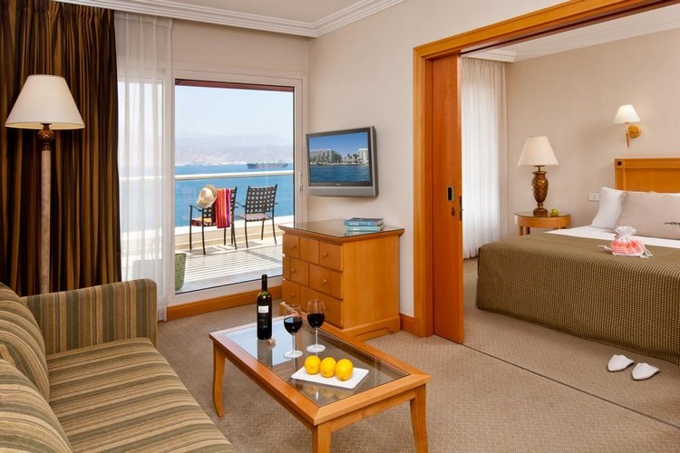 Deluxe suite pool view