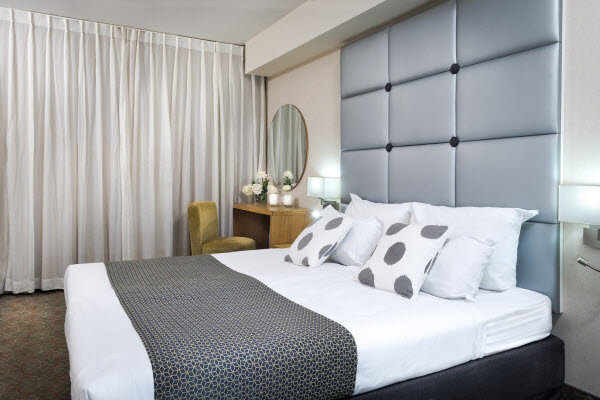 Royal suite overlooking the swimming pool sleeping