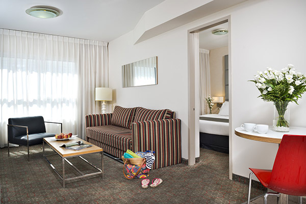 Royal suite overlooking the swimming pool living r