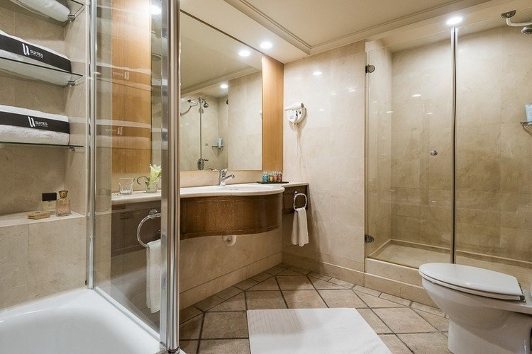 Honeymoon suite