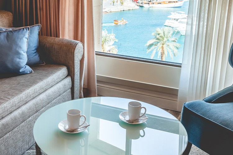 Deluxe room facing the sea