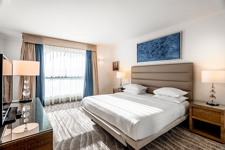 Plaza suites