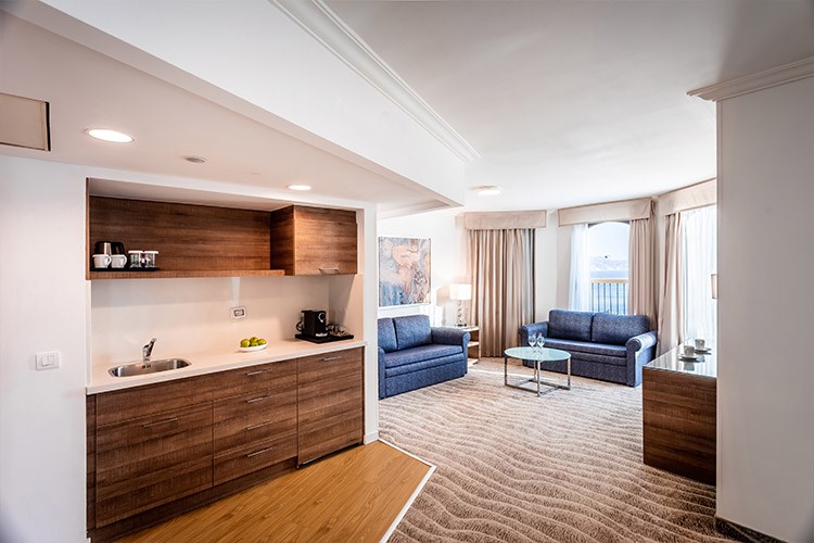 Plaza suites