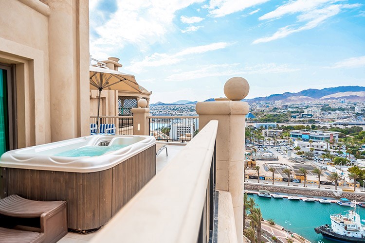 Plaza suites